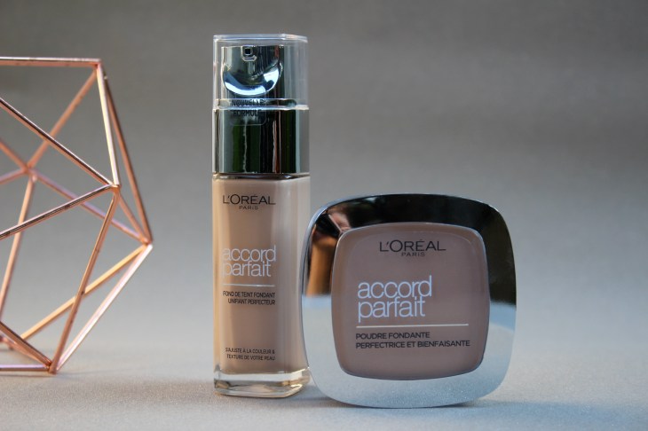 Fond de teint Accord parfait fluide et poudre Beauté Femme maquillage 4 Le Charme Electro.com