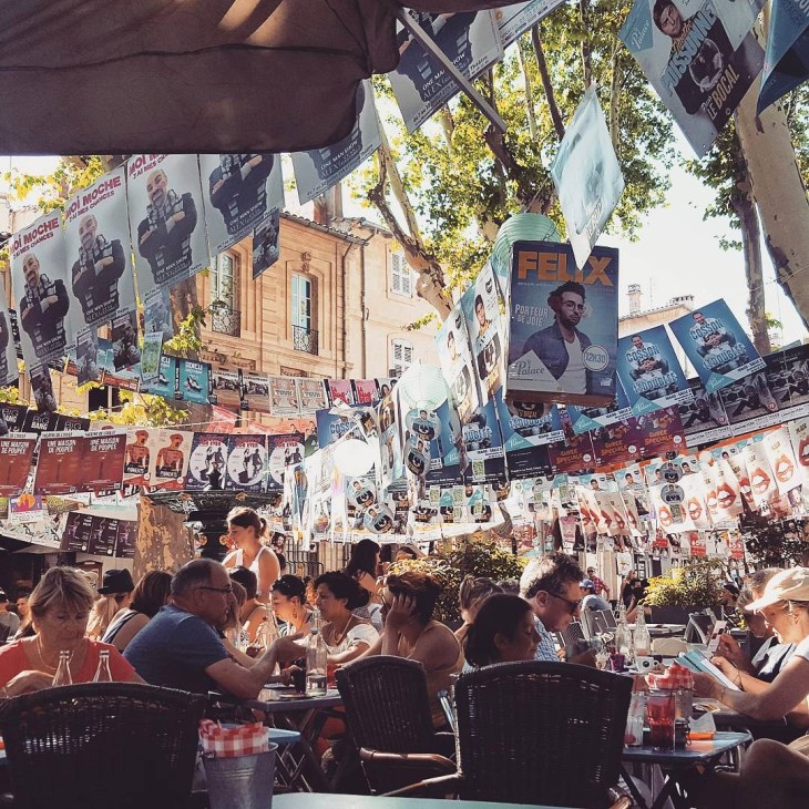 Festival Off Avignon - Ville d'Avignon - Ambiance Theatre Artistes Comediens Le Charme Electro.com