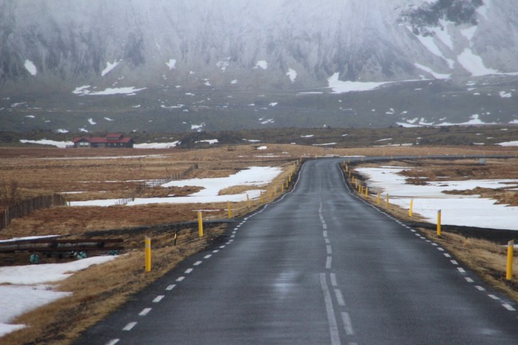 Route en Islande - louer une voiture ou découvrir l'Islande en circuit